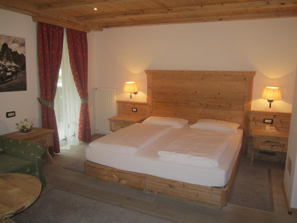 Hotel Corona Krone Selva di Val Gardena Quarto foto